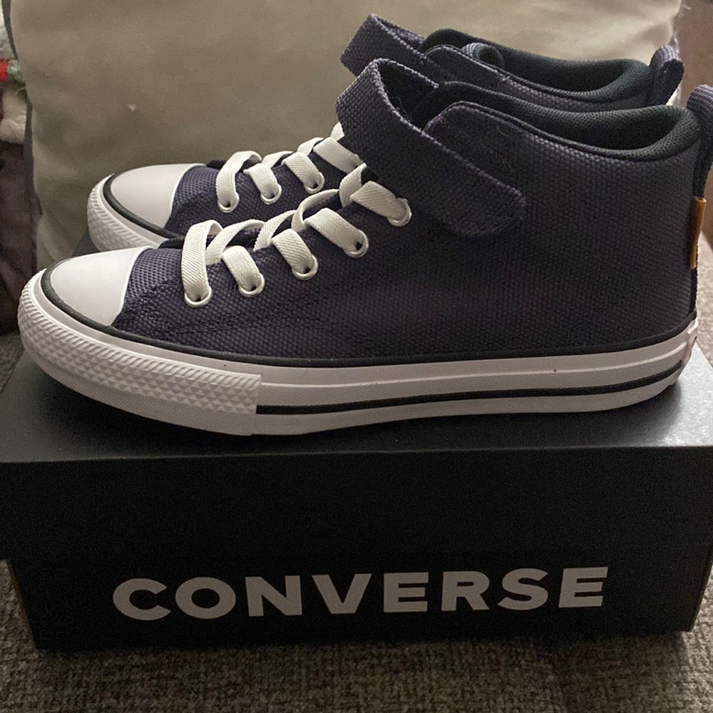 Converse youth high top size 3